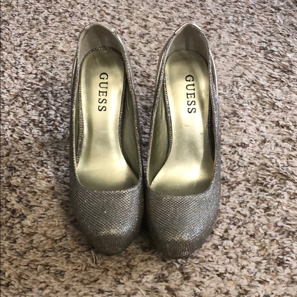 Guess shoes two tone size 6M
